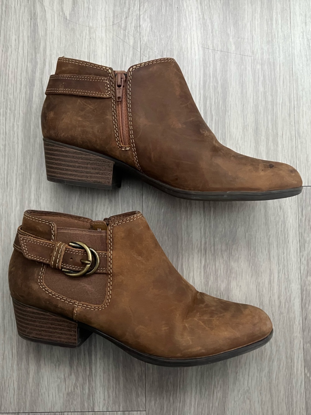 Clarks Chartlen Rae Tan Leather Ankle Booties Women’s Size 10 Buckle Zip Comfort